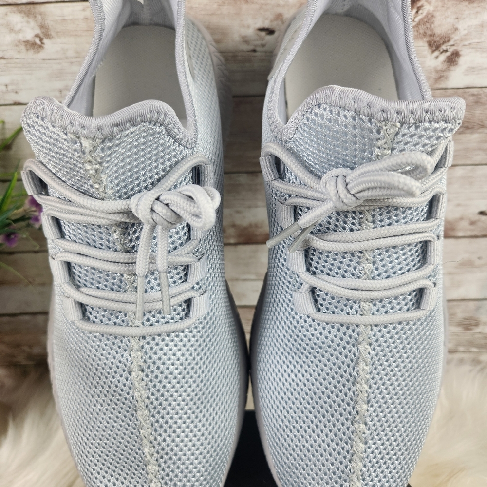 NWOT, Designed 2020, Grey Unisex sneakers, EU 42, women's 10.5/ men's 8.5 - Picture 5 of 9